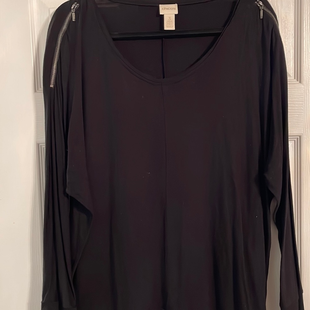 Black Top with zippers on shoulders - says size 3 but more like 2x